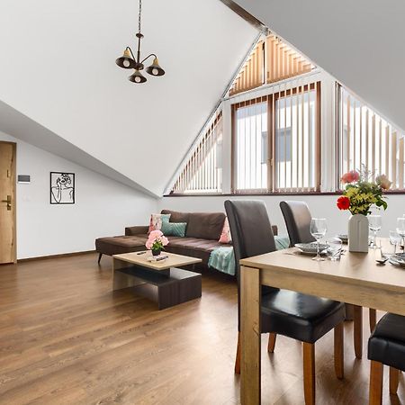 Ari Central Grand Apartments - Luxurious Stay Арад Екстериор снимка