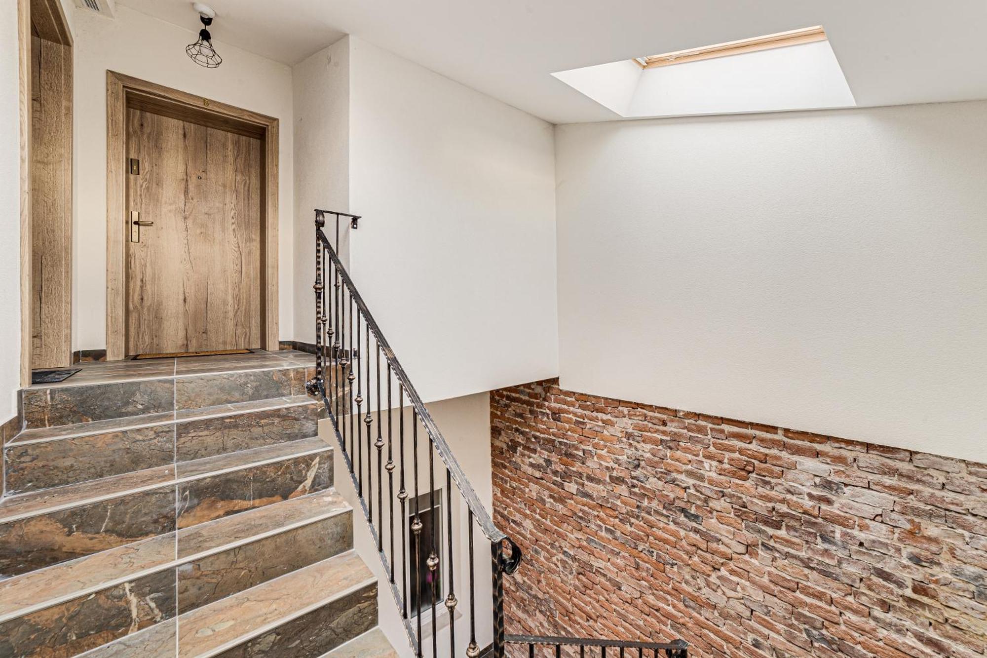 Ari Central Grand Apartments - Luxurious Stay Арад Екстериор снимка