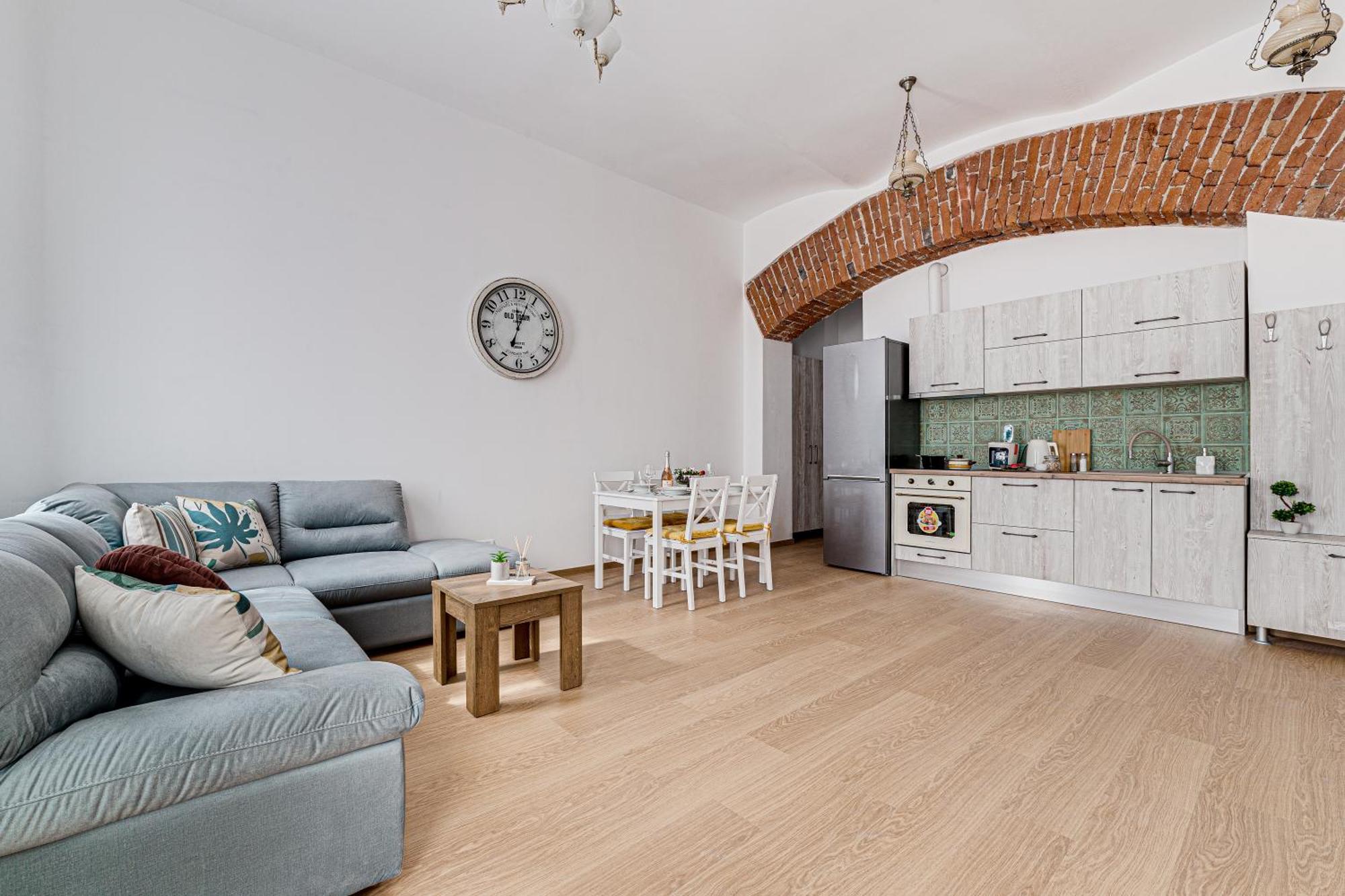 Ari Central Grand Apartments - Luxurious Stay Арад Екстериор снимка
