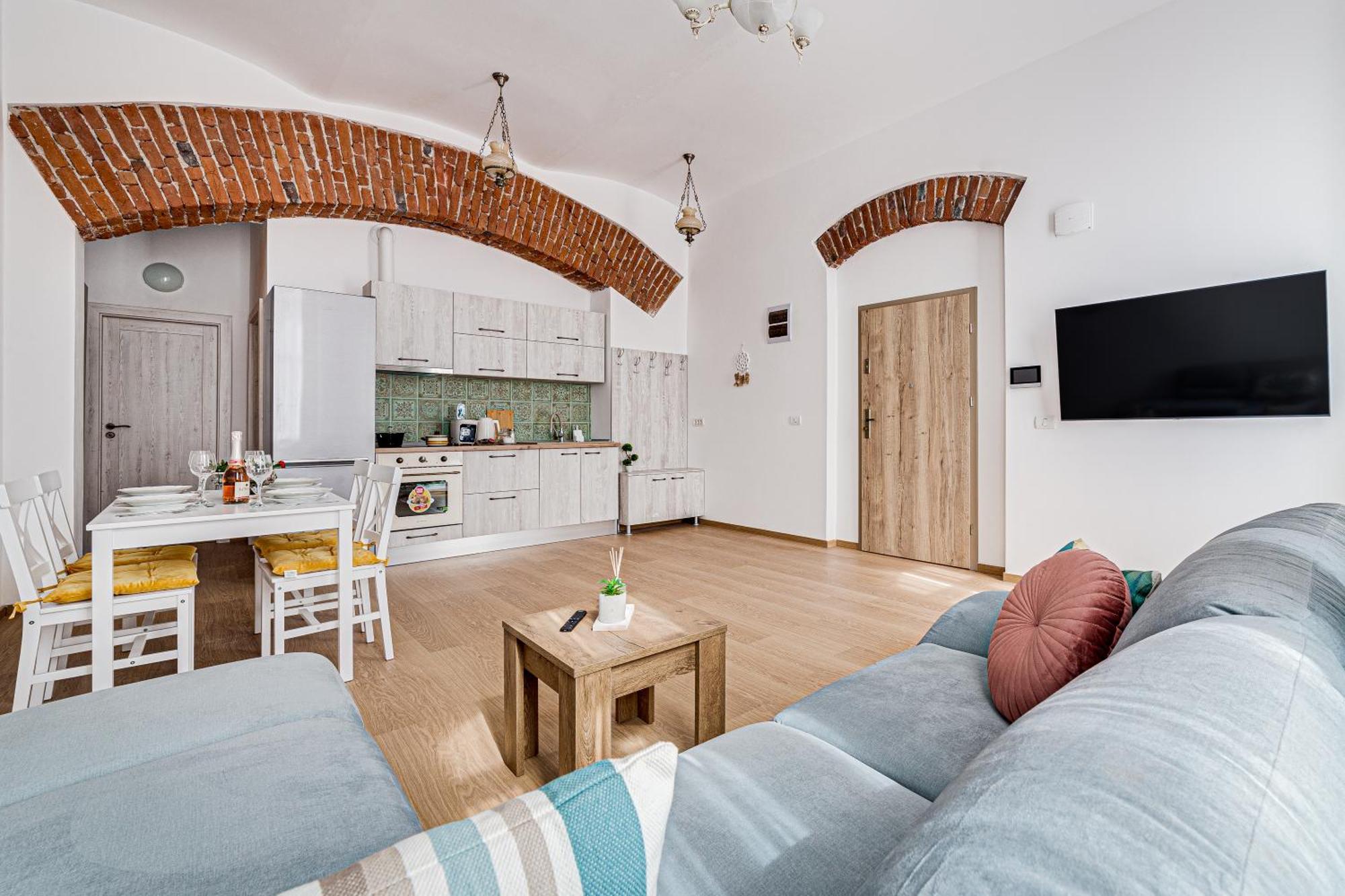 Ari Central Grand Apartments - Luxurious Stay Арад Екстериор снимка