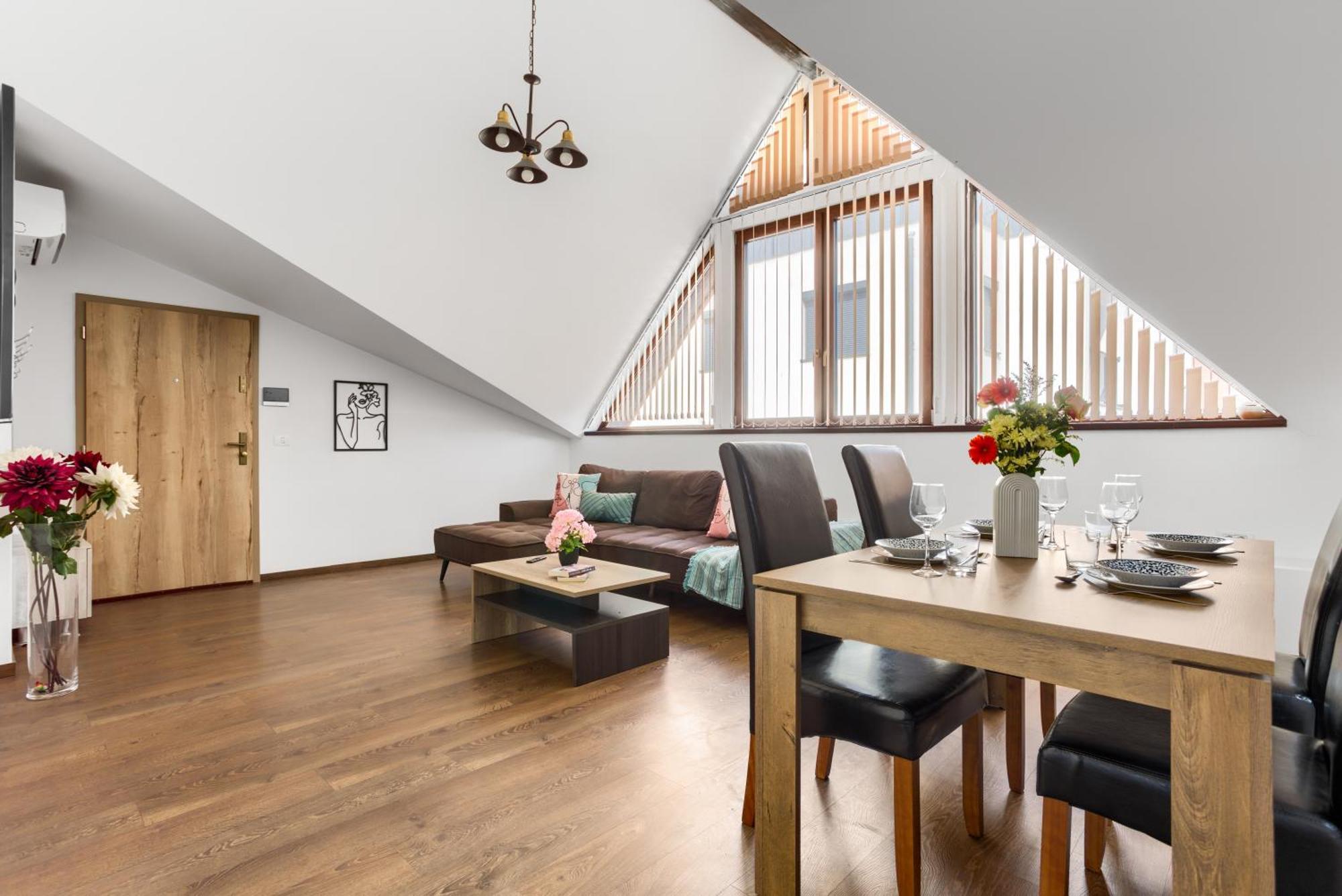 Ari Central Grand Apartments - Luxurious Stay Арад Екстериор снимка