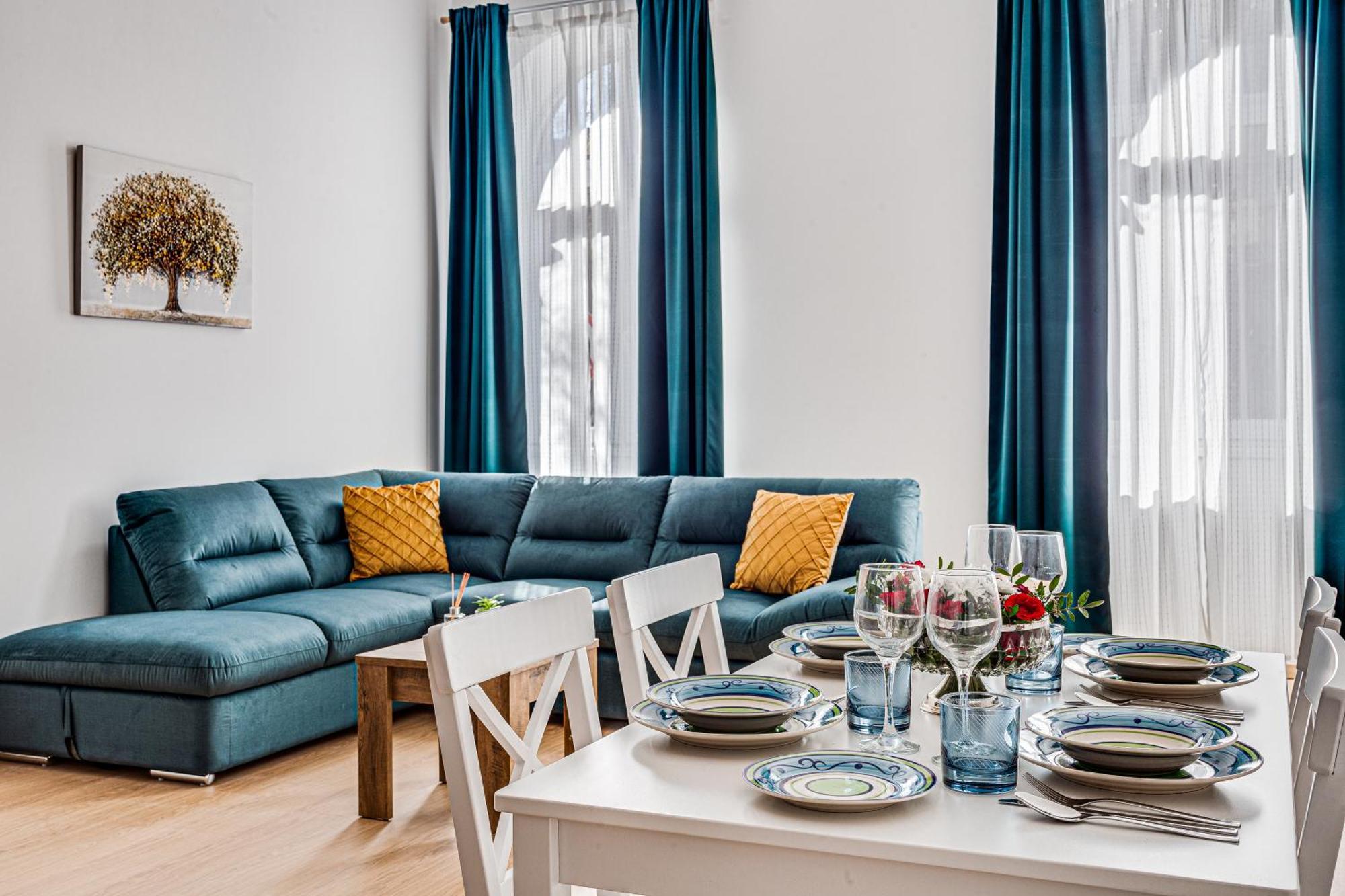 Ari Central Grand Apartments - Luxurious Stay Арад Екстериор снимка