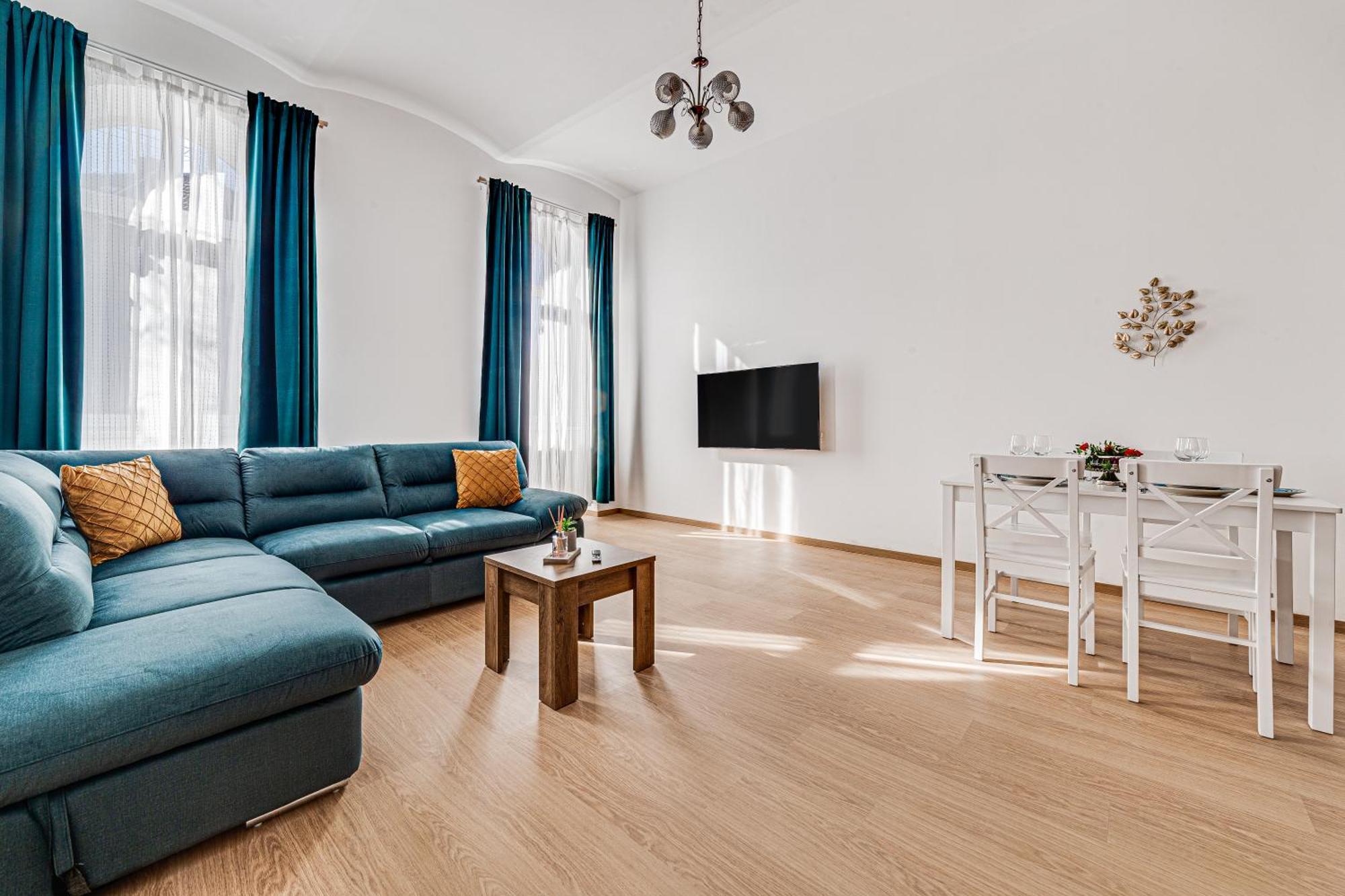 Ari Central Grand Apartments - Luxurious Stay Арад Екстериор снимка