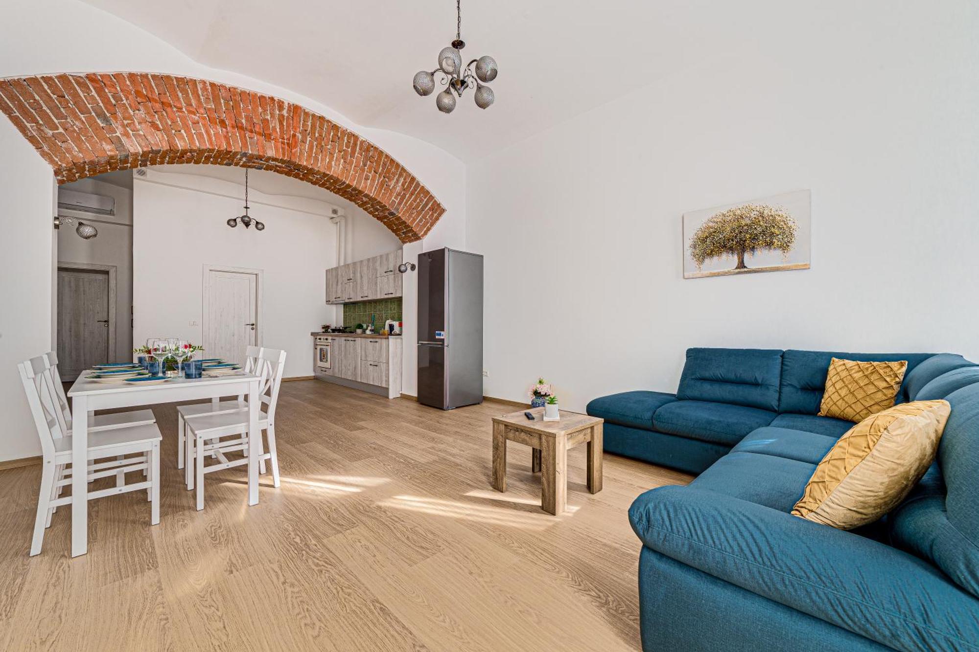 Ari Central Grand Apartments - Luxurious Stay Арад Екстериор снимка