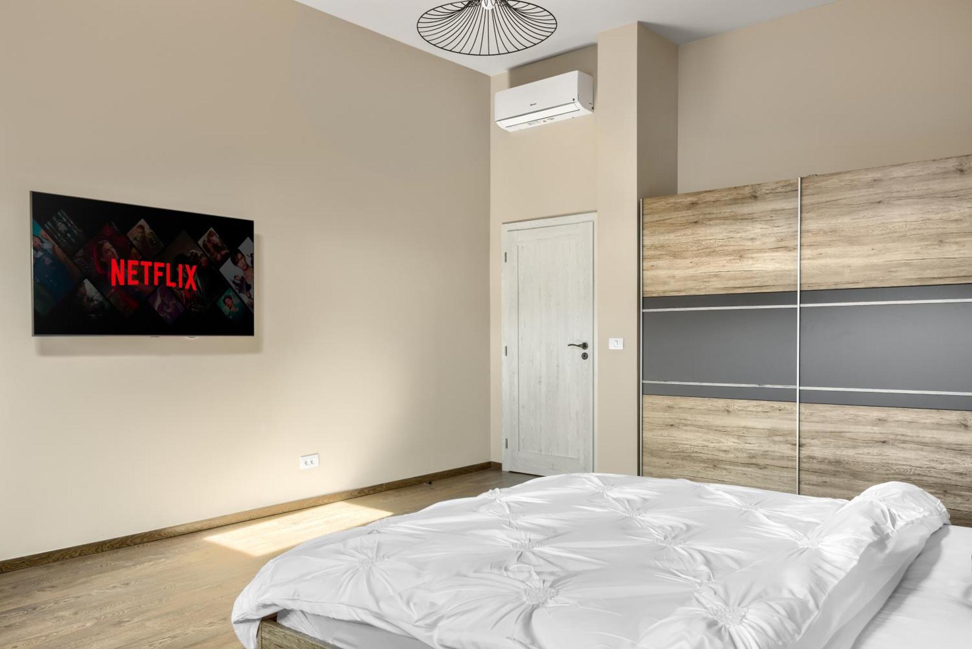 Ari Central Grand Apartments - Luxurious Stay Арад Екстериор снимка