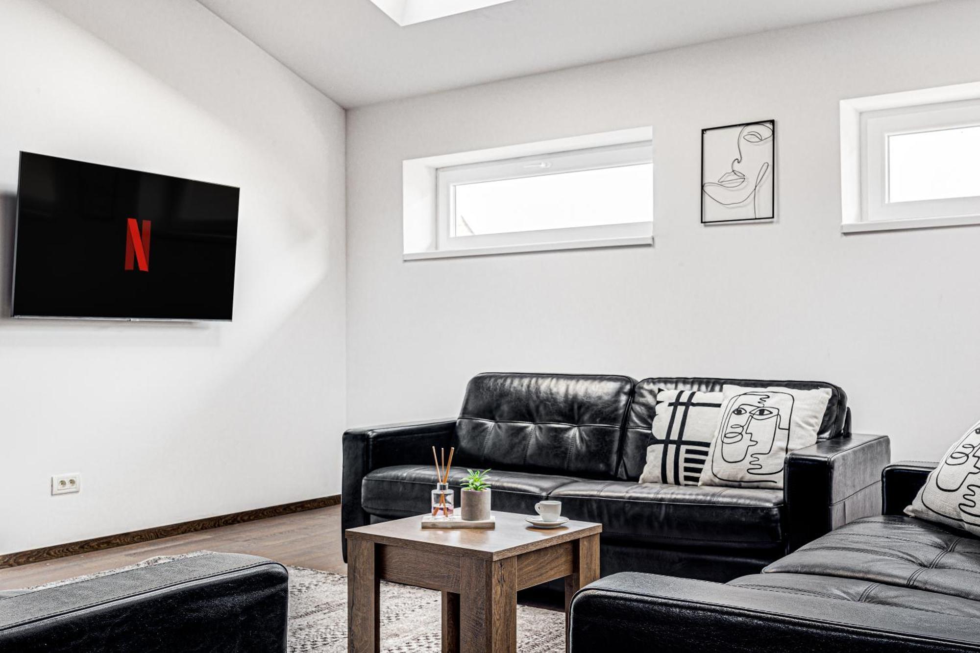 Ari Central Grand Apartments - Luxurious Stay Арад Екстериор снимка
