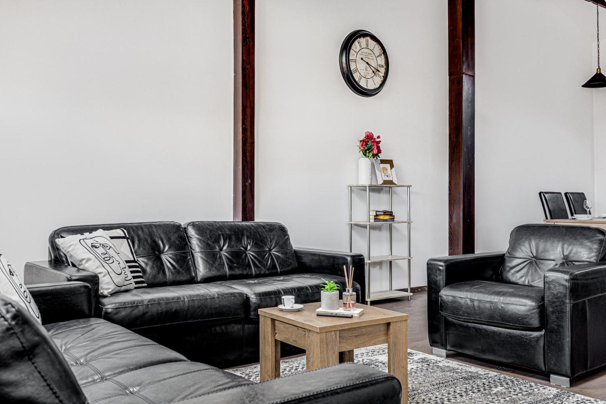 Ari Central Grand Apartments - Luxurious Stay Арад Екстериор снимка