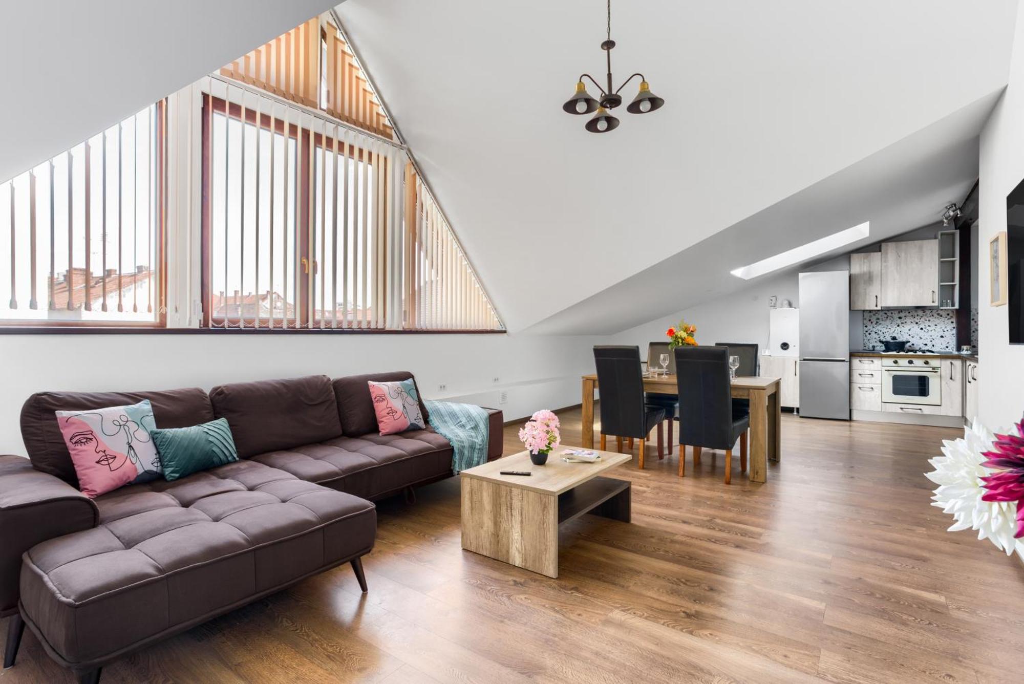 Ari Central Grand Apartments - Luxurious Stay Арад Екстериор снимка